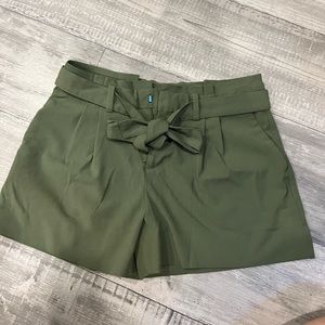 Gently used banana republic size 6 shorts with belt olive color